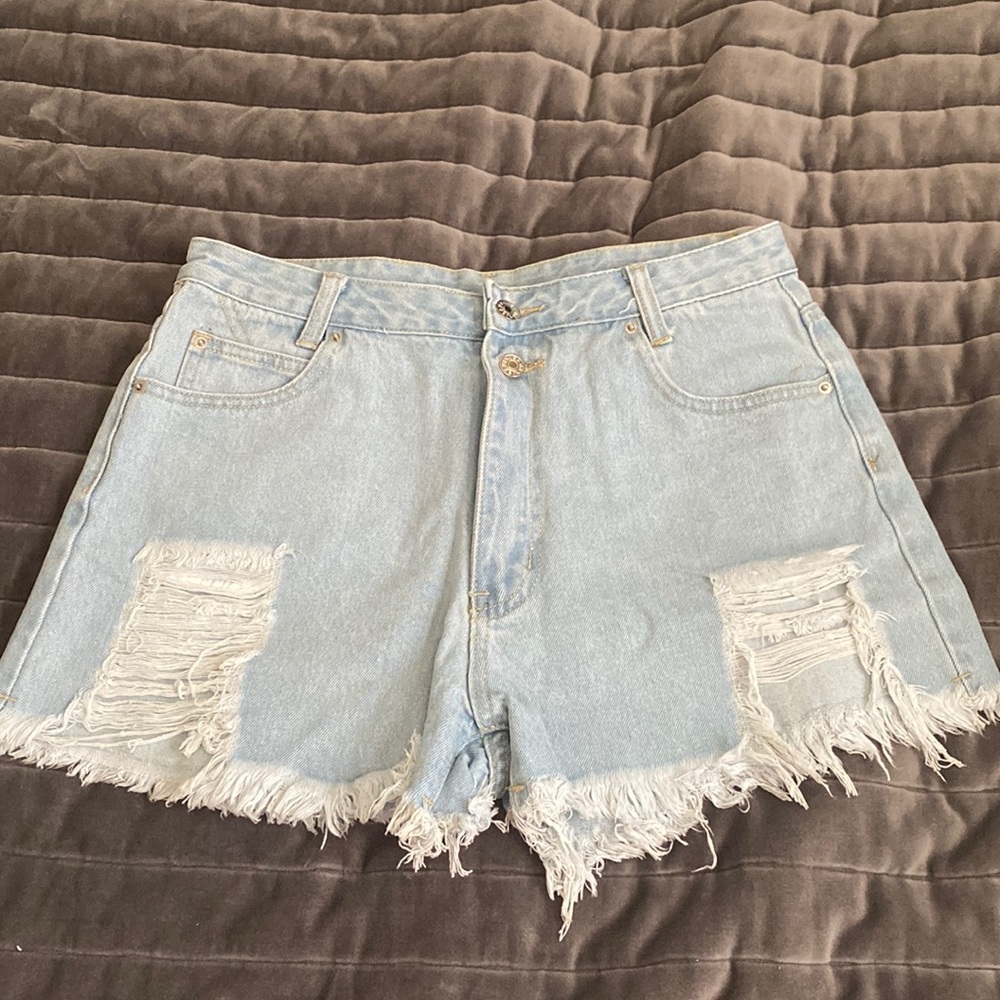 Super cute raw hem distressed denim shorts! Never been worn!!